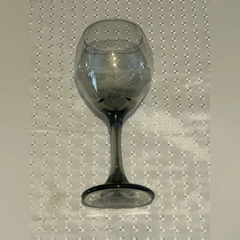 Vintage Libbey Smoke Tint
Stemmed Footed Wine Water
Goblet Glass Kitchen Barware - Picture 4 of 5